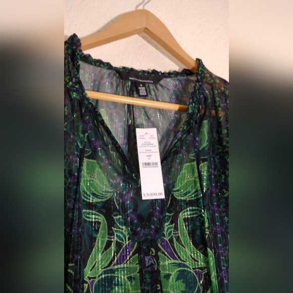 White House Black Market Vibrant Green and Black Floral Blouse - Picture 9 of 10